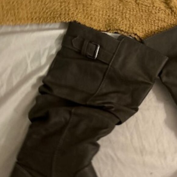 size 8 womens gray  faux leather boots winter fall eight - Picture 3 of 5